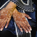 Hennakunst Henna handen gekruisd