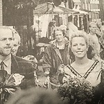 1995 De Kaaskoningin maakt een rondje langs de kramen