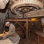 Foto Dressing or sharpening a millstone