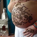 Hennakunst Henna zwangere buik