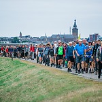 Vierdaagse Nijmegen wandelaars brug