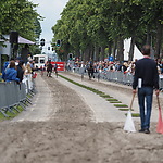 Keurmeester bij de finish kortebaandraverij Hoofddorp
