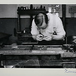 drukker aan het werk 2 (1929) Museum Huis van het Boek